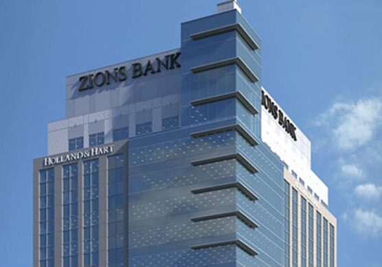 A building with the name of zons bank on it.